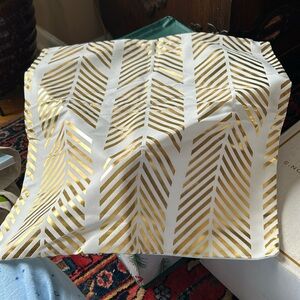 Two decorative pillow shams